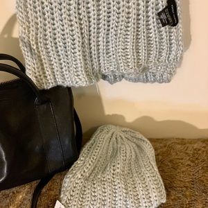 NWT Athleta Matching Scarf and Hat